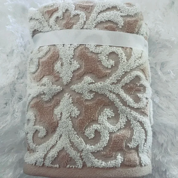 TAHARI Blush Pink Fleur De Lis Textured Hand Towels~Set Of 2~ Gorgeous~NWT - Picture 2 of 5
